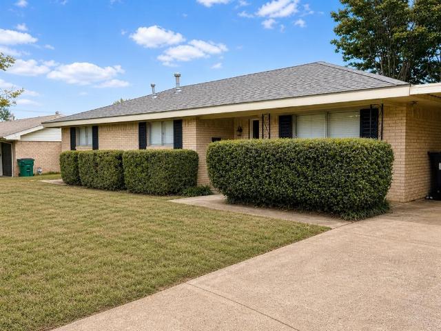 House for sale in Bowie, Texas
