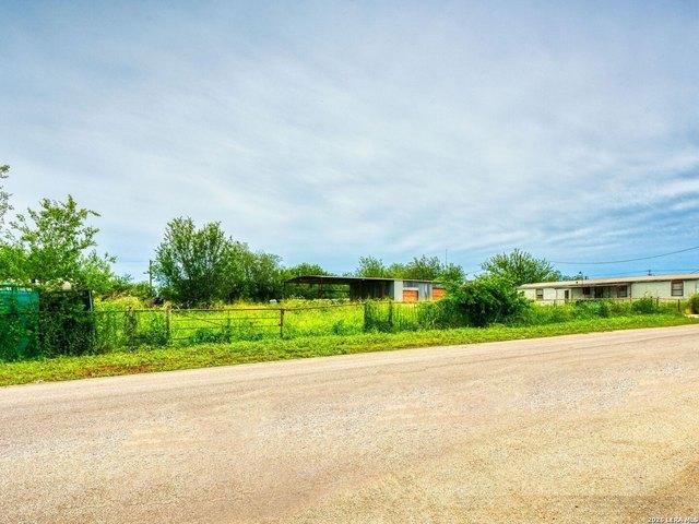 Land for sale in Jourdanton, Texas