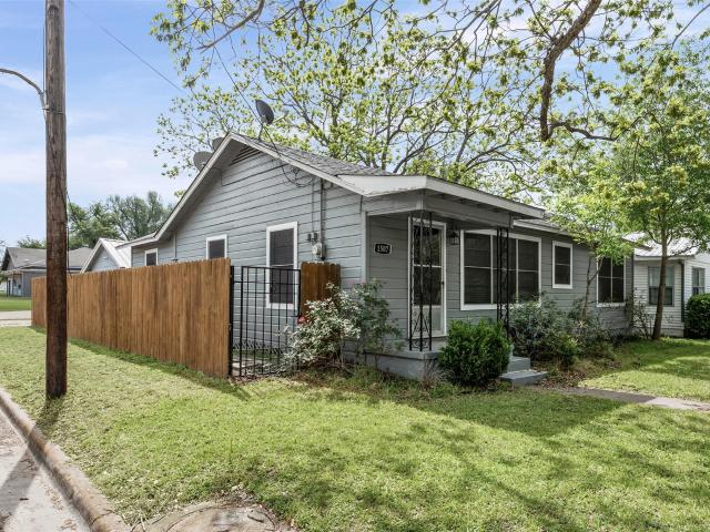 House for sale in Milam, Texas