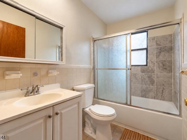 Condo for sale in Lahiere, Edison