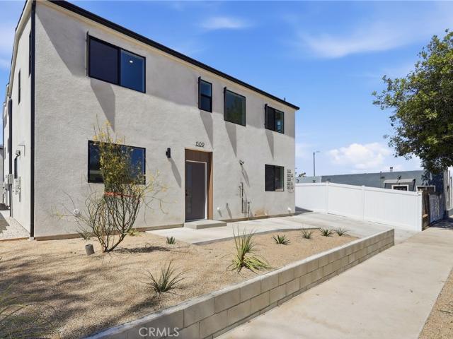 Townhouse for sale in Canoga Park, California