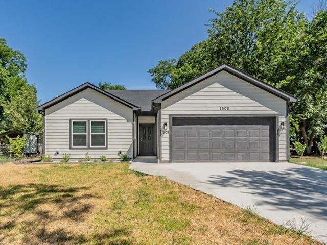 House for sale in Navarro, Texas