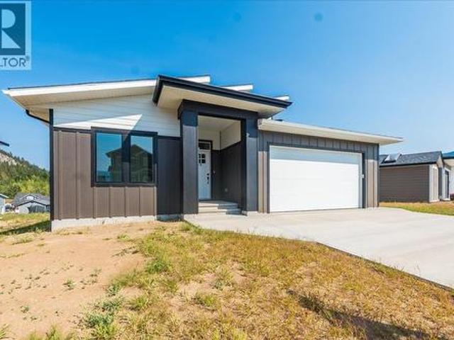House for sale in Castlegar, British Columbia