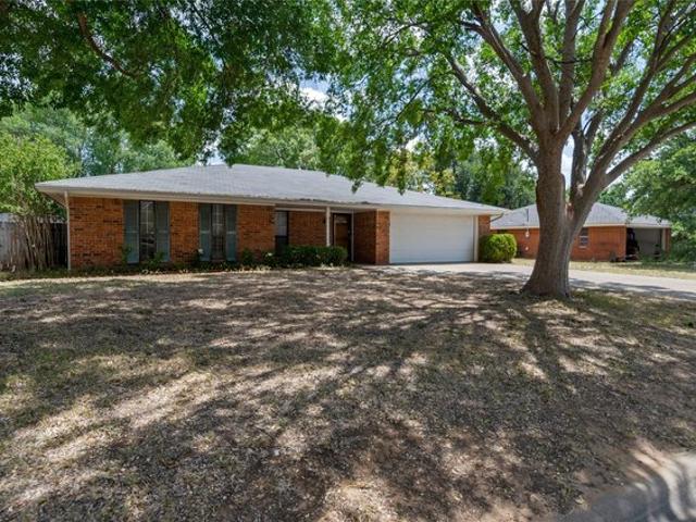 House for sale in Bowie, Texas