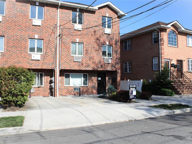 House for sale in Queens, Arverne