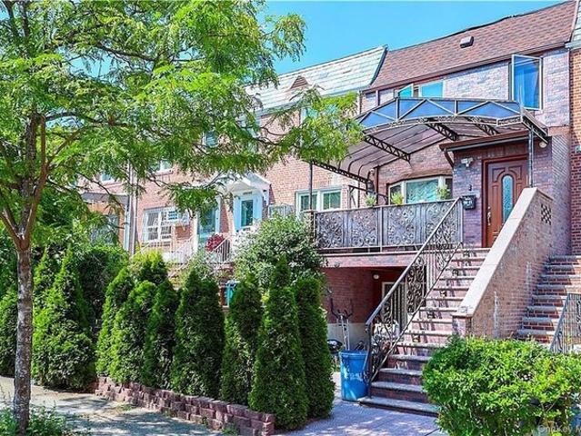 House for sale in Queens, Arverne