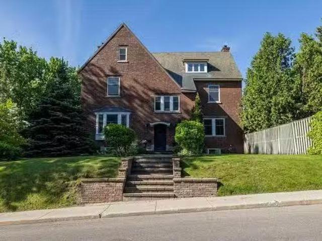 House for sale in Montreal-ouest, Quebec