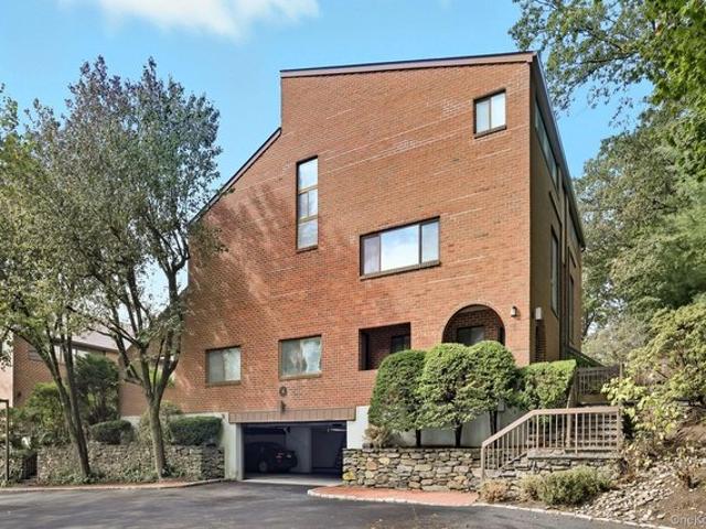 Condo for sale in Chappaqua, New York