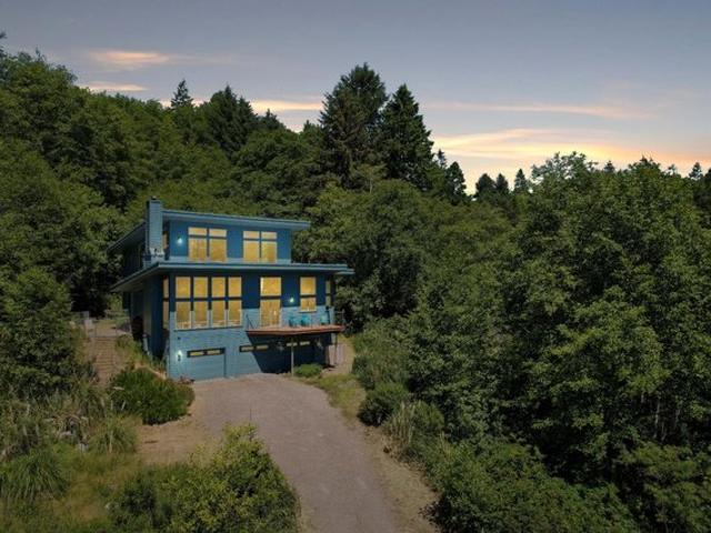 House for sale in Smith River, California
