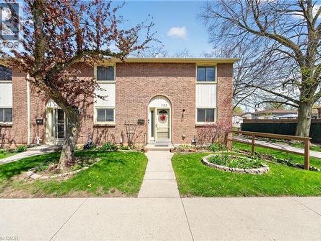 Townhouse for sale in Ancaster, Ontario