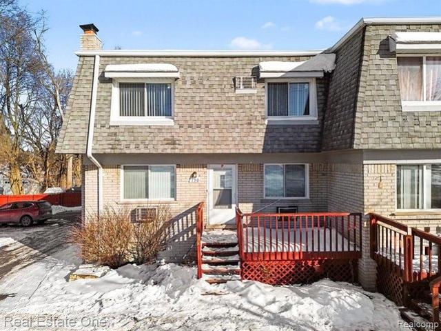 Townhouse for sale in Walled Lake, Michigan