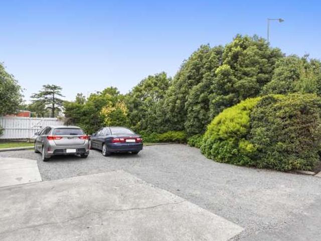 House for sale in Chaslands, Canterbury