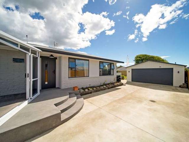 House for sale in Chaslands, Canterbury