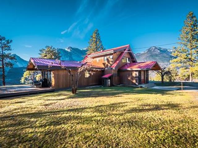 House for sale in Lillooet, British Columbia