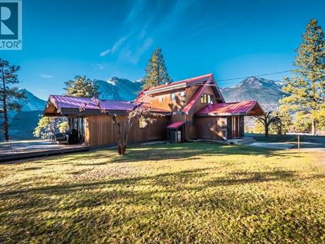 House for sale in Lillooet, British Columbia