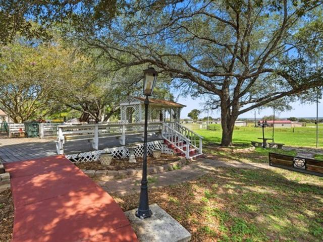 House for sale in La Vernia, Wilson County