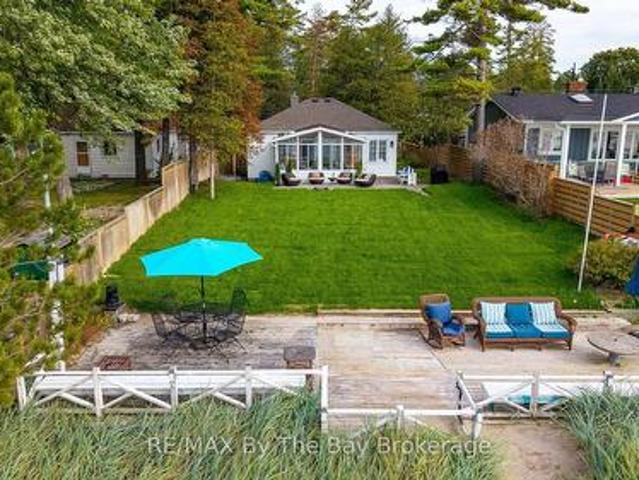House for sale in Wasaga Beach, Central Ontario