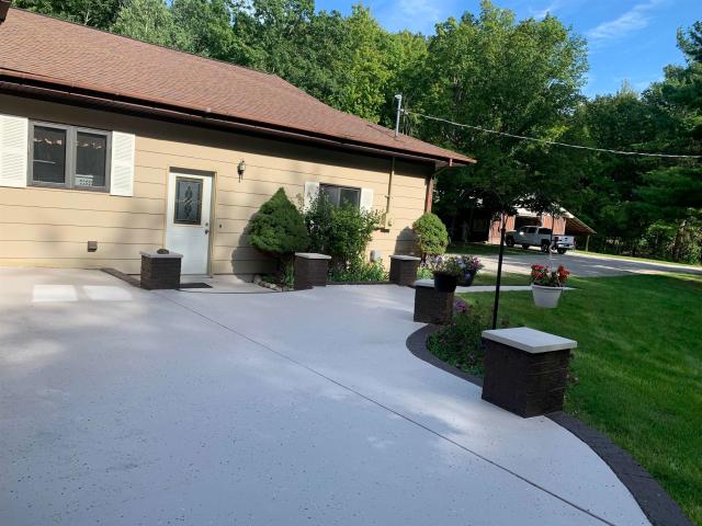 House for sale in Surrey Township, Clare County