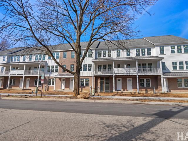 Condo for sale in Barrington, Illinois