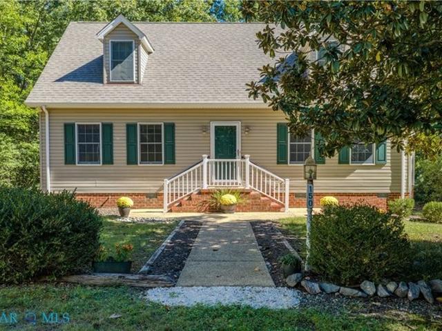 House for sale in Saluda, Middlesex County