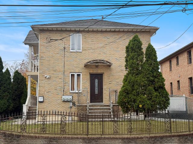 House for sale in Queens, Arverne