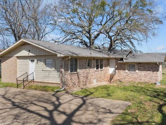 House for sale in Lindale, Smith County