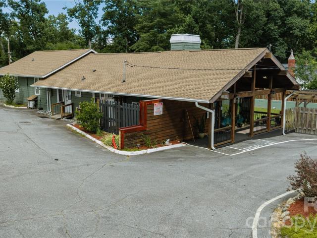 Commercial for sale in Hendersonville, North Carolina