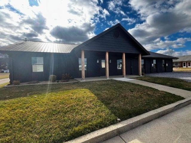 House for sale in Fairfield, Illinois