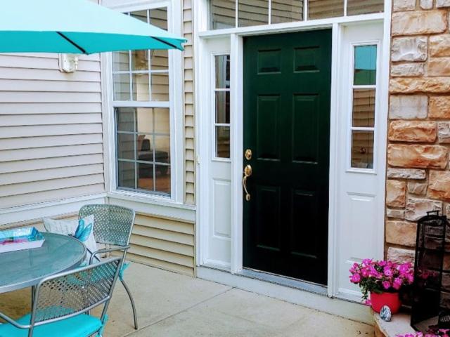 Townhouse for sale in Round Lake, Illinois