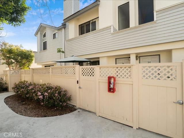 Townhouse for sale in Lawndale, California