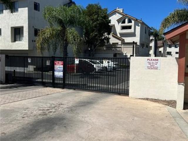 Townhouse for sale in Lawndale, Los Angeles County