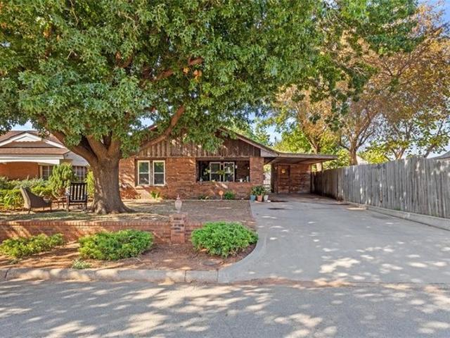 House for sale in Clinton, Oklahoma