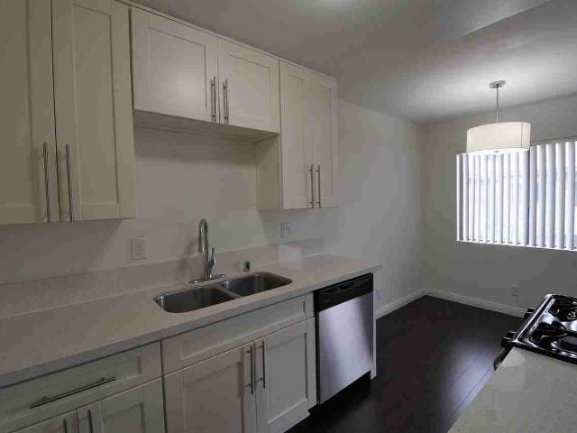 Apartment for rent in Canoga Park, California