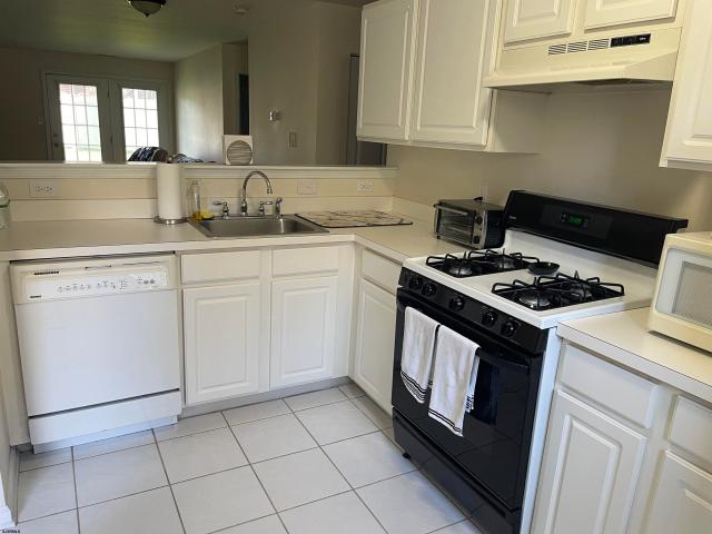 Condo for sale in Chancellor Place, Hamilton Township