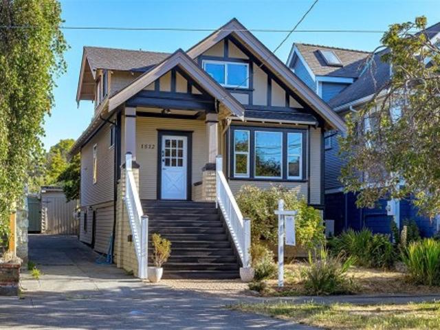 House for sale in Victoria, British Columbia