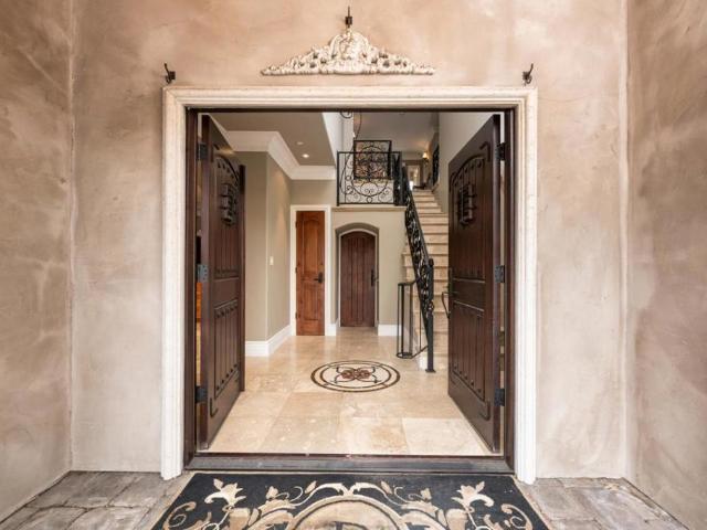 House for sale in Burlingame Village, Burlingame
