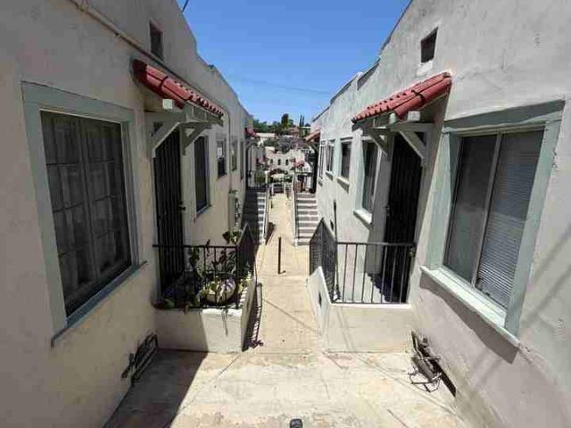 Apartment for rent in Canoga Park, California