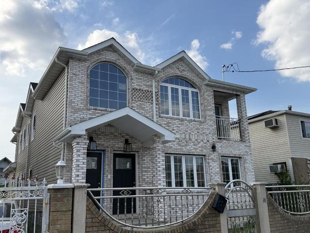 House for sale in Queens, Arverne