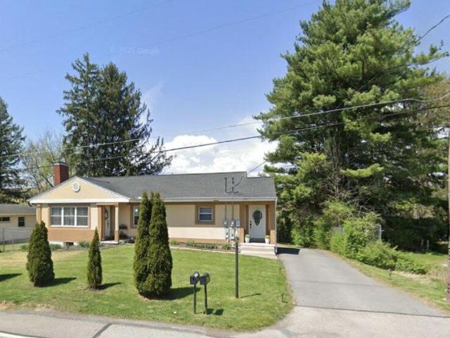 House for sale in Lemont, Pennsylvania