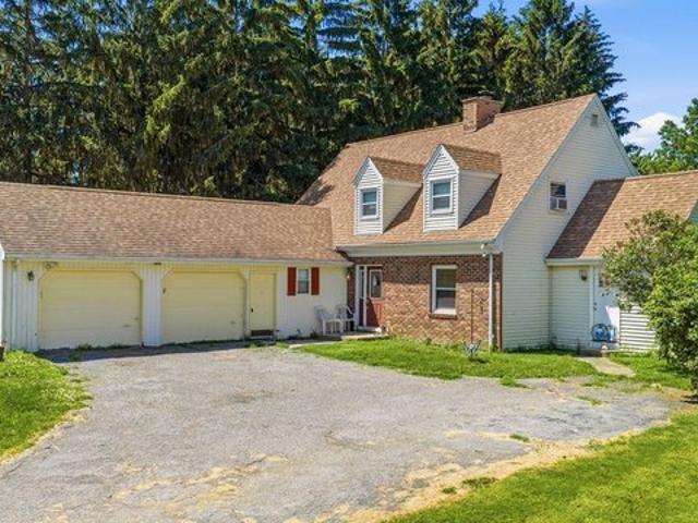 House for sale in Niagara, New York