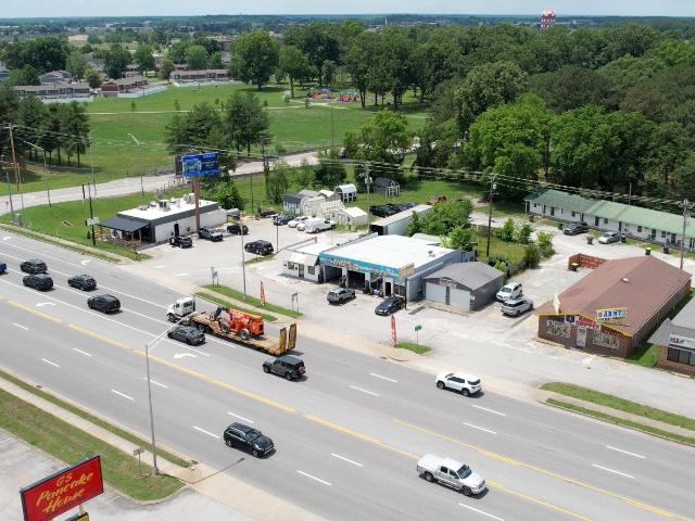 Commercial for sale in Fort Campbell, Kentucky