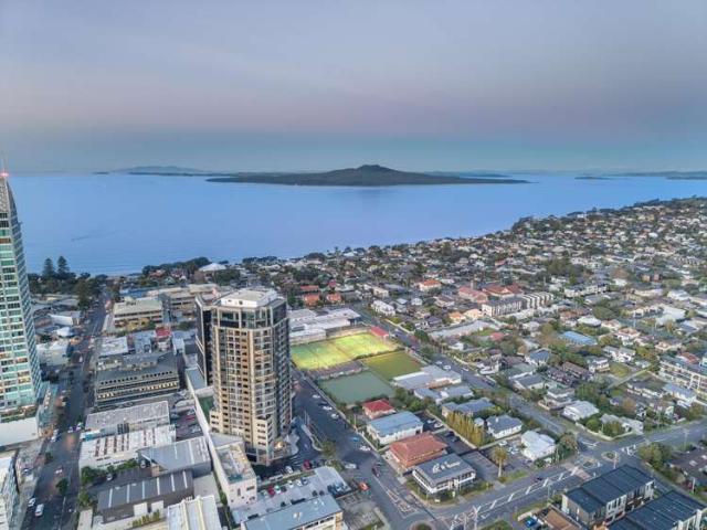 Apartment for sale in Takapuna, Oroua County