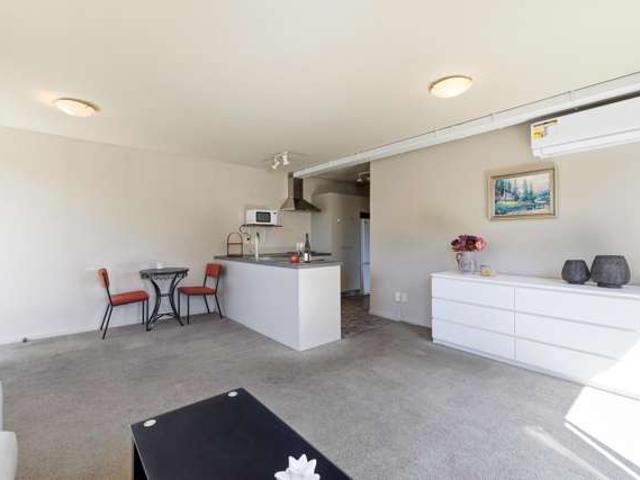 Apartment for sale in Chaslands, Canterbury