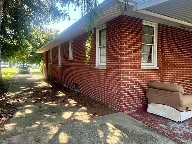 House for sale in Belpre, Washington County