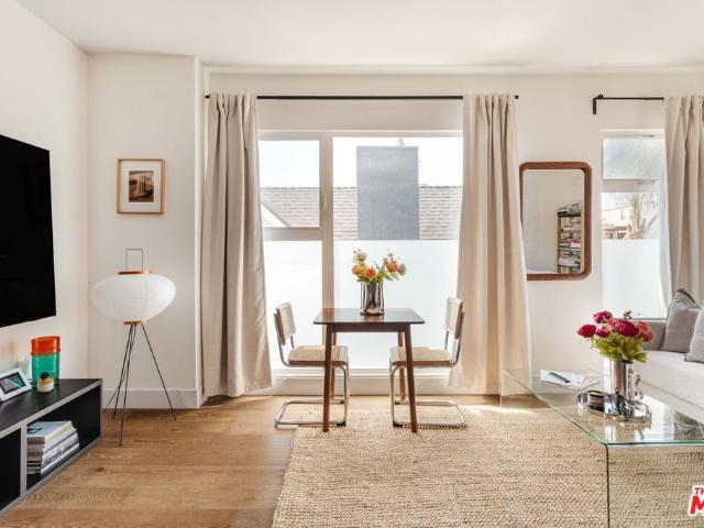 Townhouse for sale in Canoga Park, California