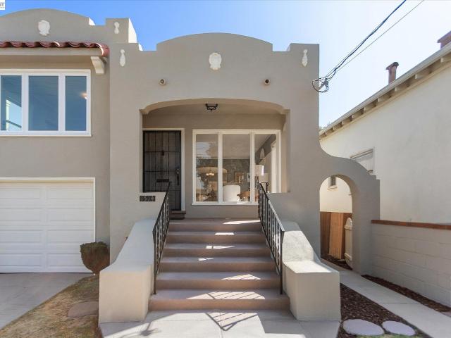 House for sale in Woodstock, Alameda