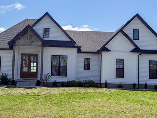 House for sale in Oakland, Kentucky