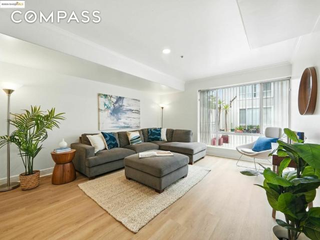 Condo for sale in Oakland