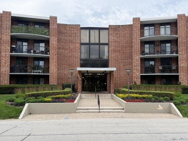 Condo for sale in Arlington Heights, Illinois