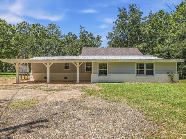 House for sale in Elmore, Alabama